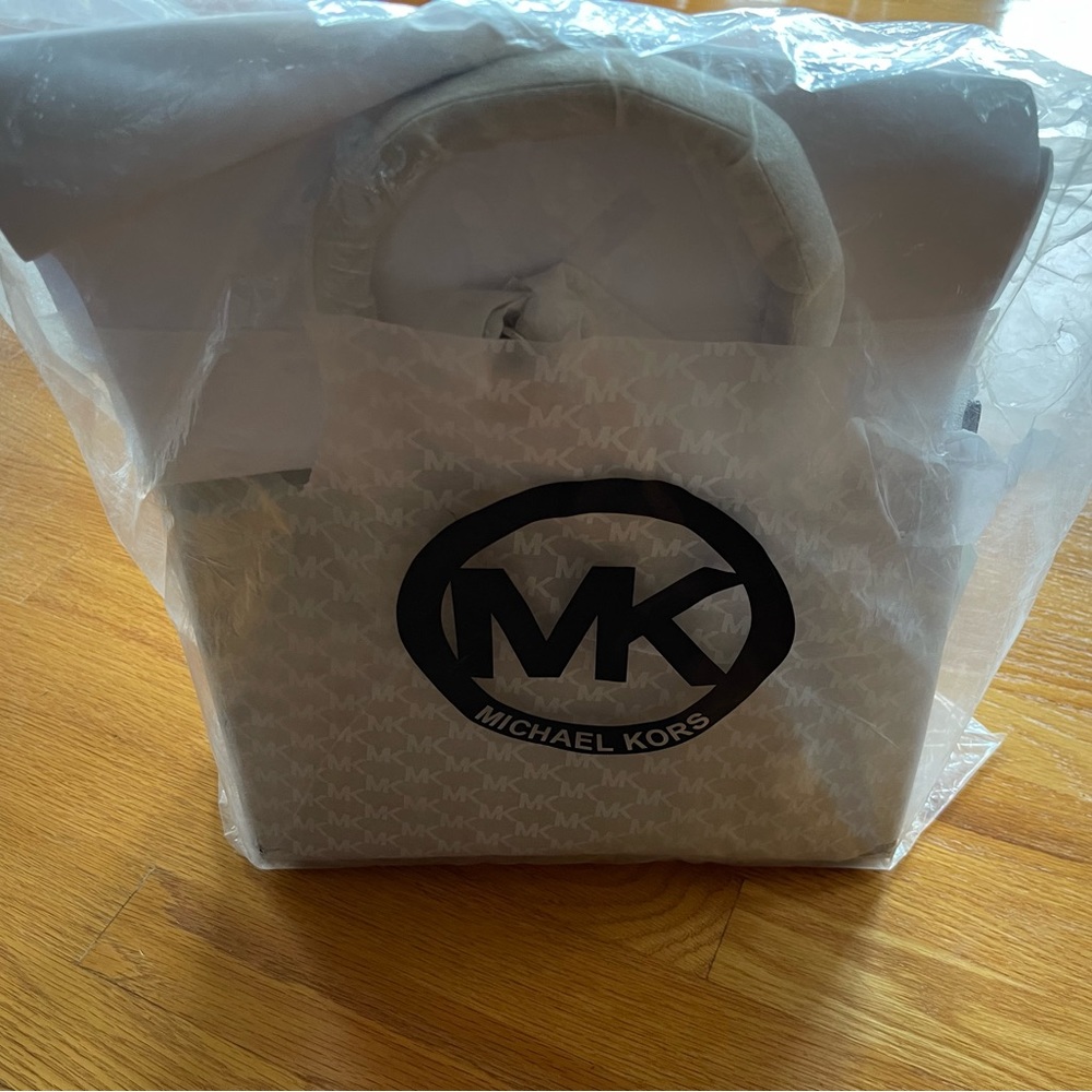 Michael Kors Mercer large tote - Brand New! Authentic Color: Pearl Grey
